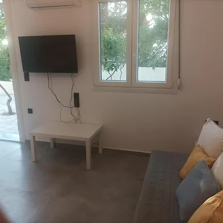 Lemon Tree 2 * Páros